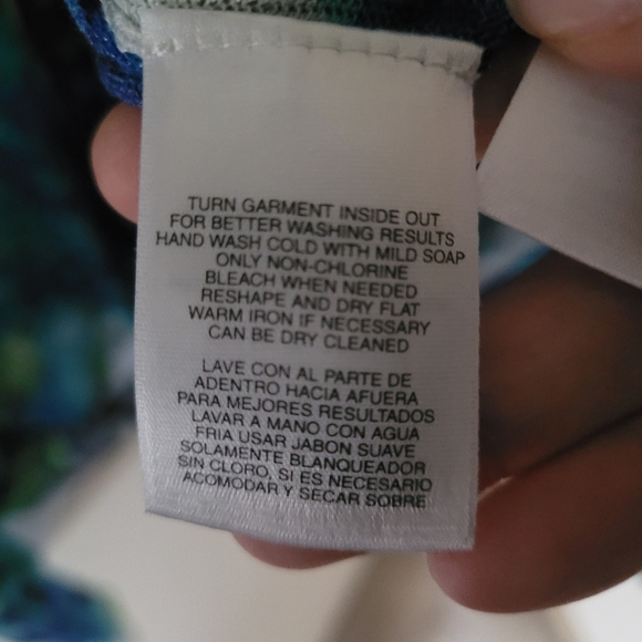 Jones New York Set- tank and cardigan - Picture 10 of 10